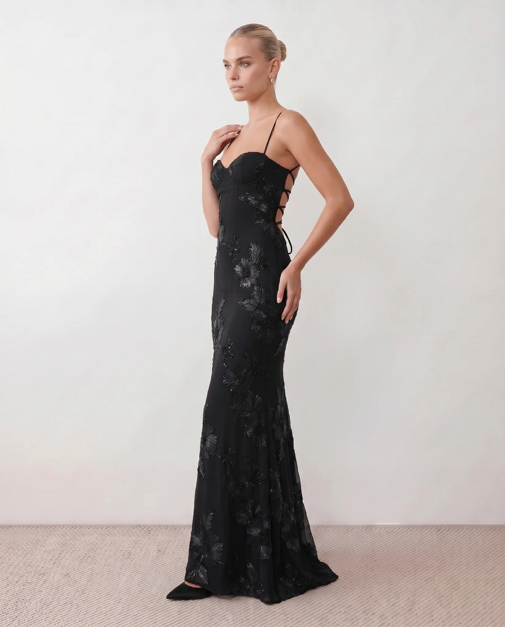 Ionela Mermaid Spaghetti Strap Maxi Dress in Floral Black — side view
